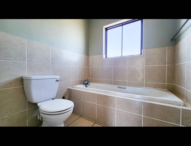 2 BEDROOM APARTMENT TO LET IN PARKLANDS EAST